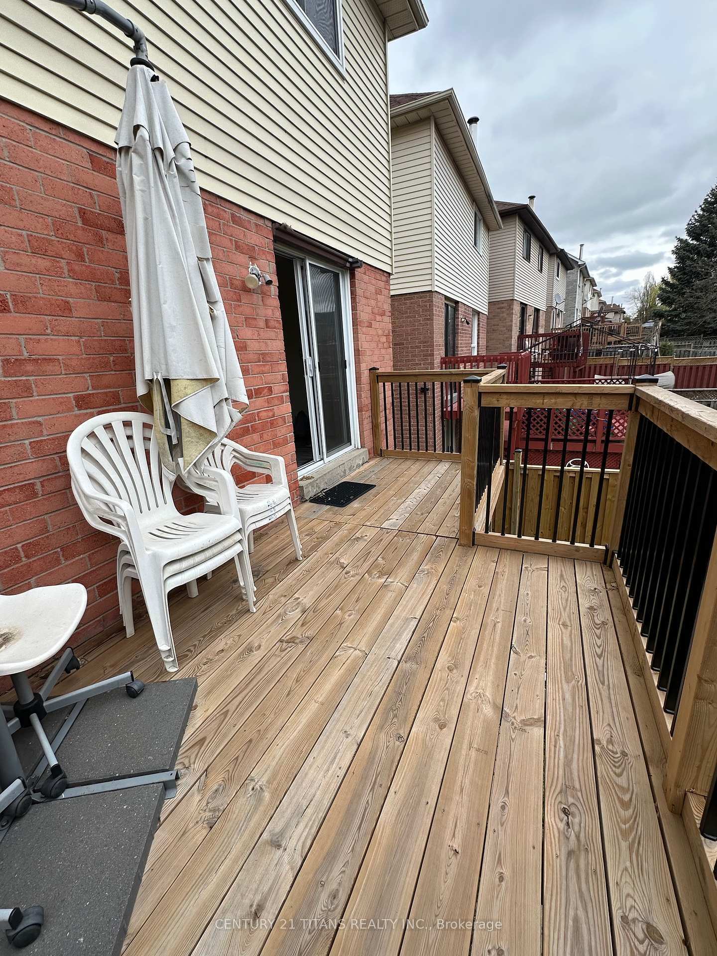 Photo de la propriété: 75 Cornwall Drive ON L1T 3G2
