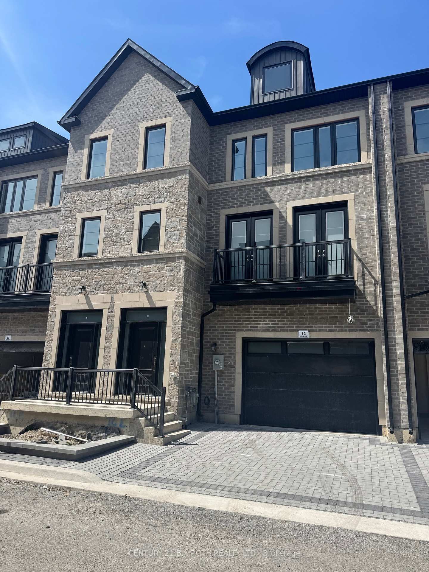260 Eagle Street 12  Newmarket ON L3Y 1K1 photo