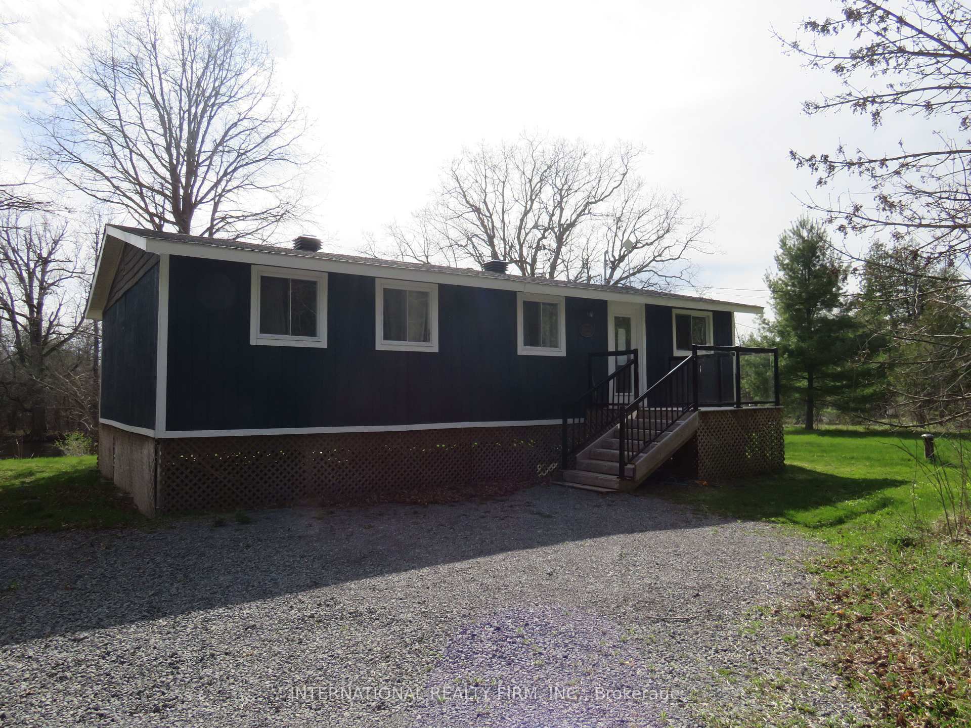 Property Photo: 175 Borden Road ON K7C 3P1