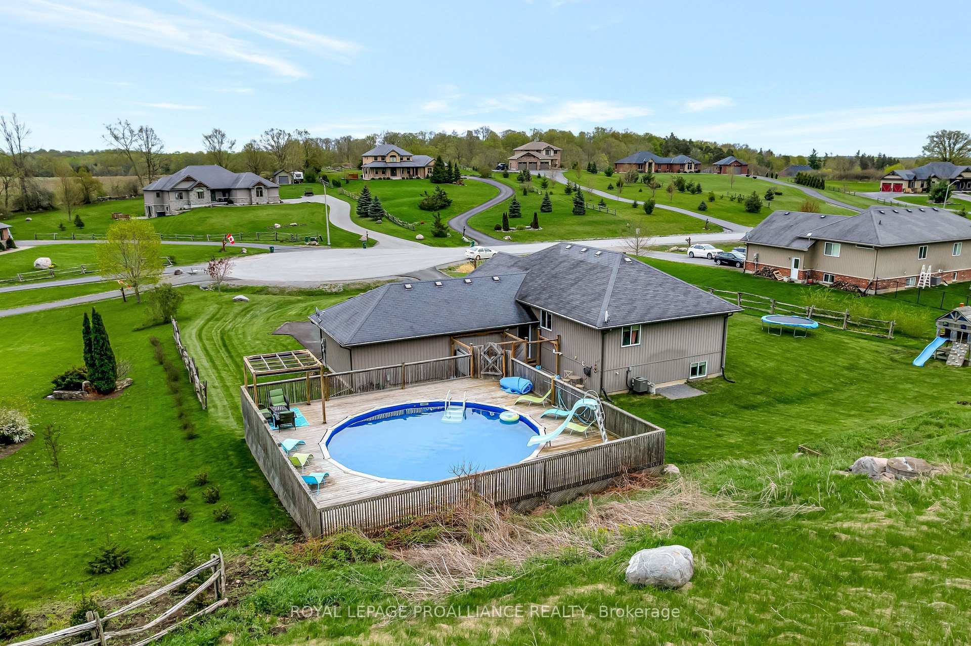 Property Photo: 118 Gentlebreeze Drive ON K0K 2V0