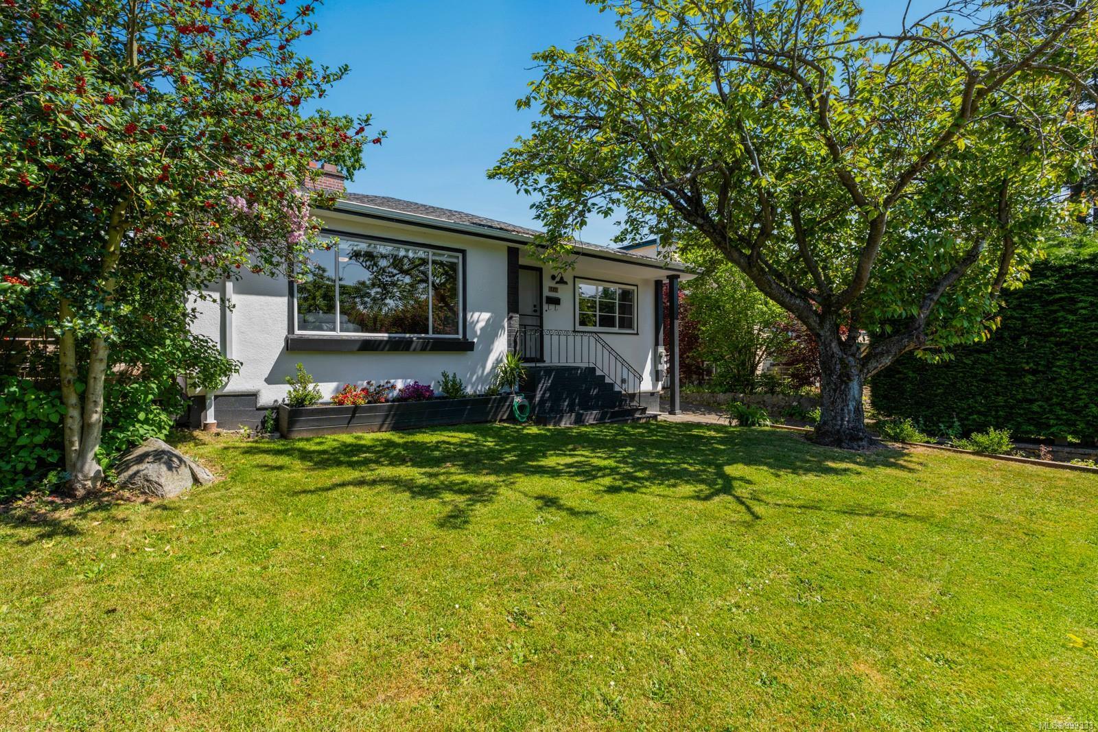 Property Photo: 727 Craigflower Rd BC V9A 2W6
