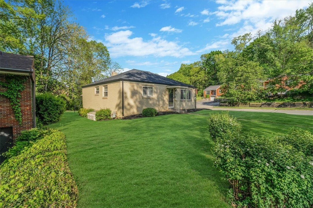 Property Photo:  417 Orchard Dr  PA 15228 