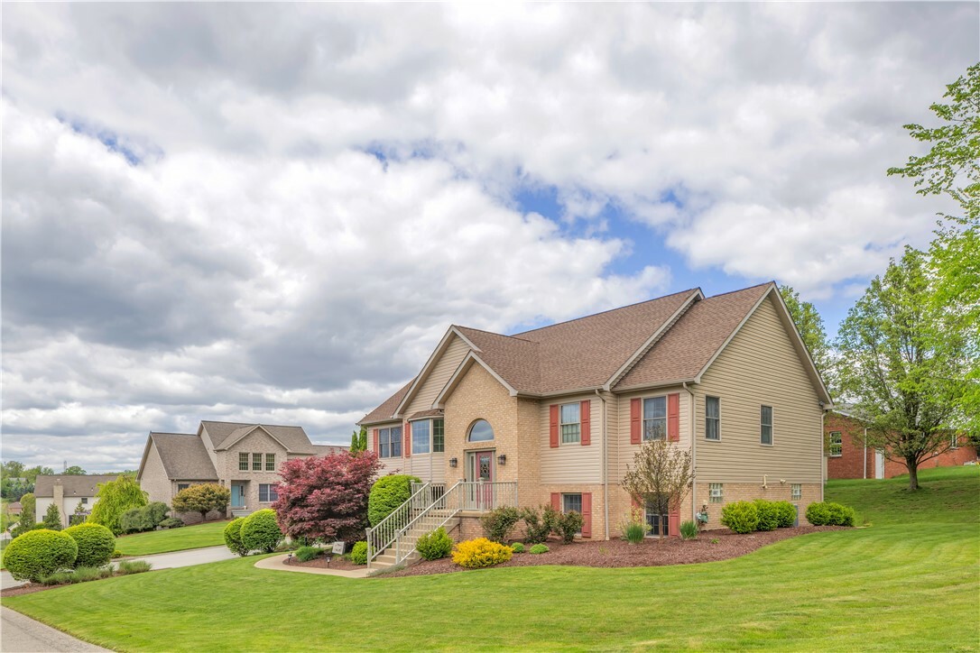 Property Photo: 1732 Briarwood Lane PA 15239