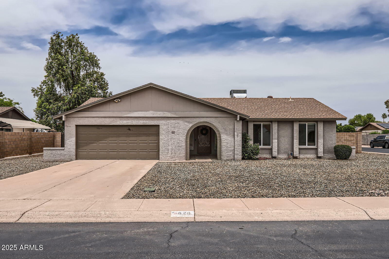 Property Photo: 828 E Le Marche Avenue AZ 85022