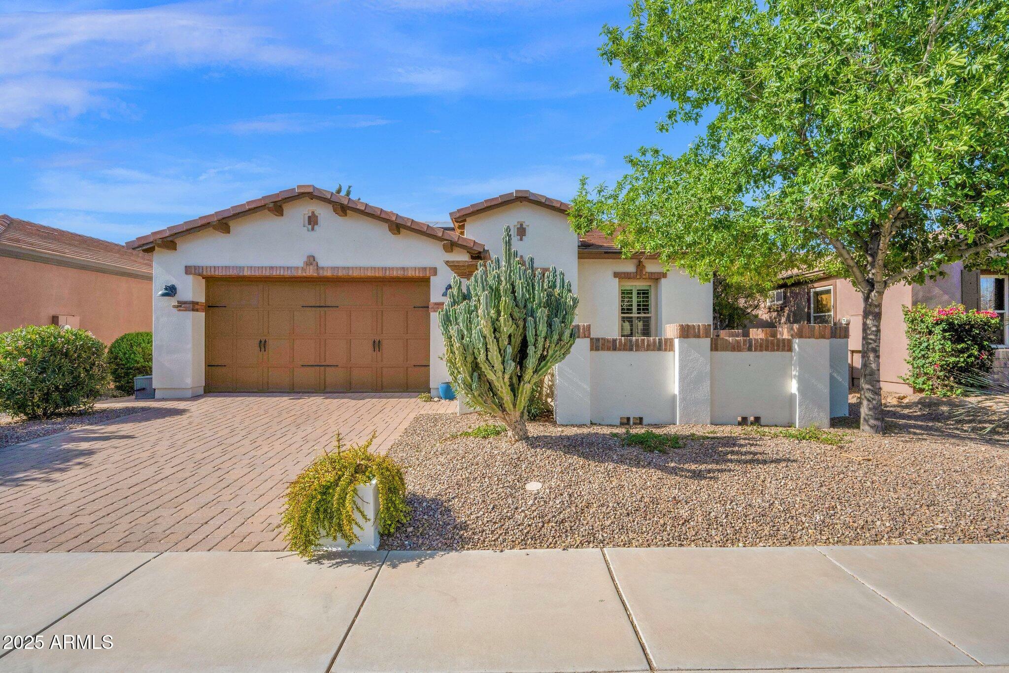 Property Photo: 1768 E Grand Ridge Road AZ 85140
