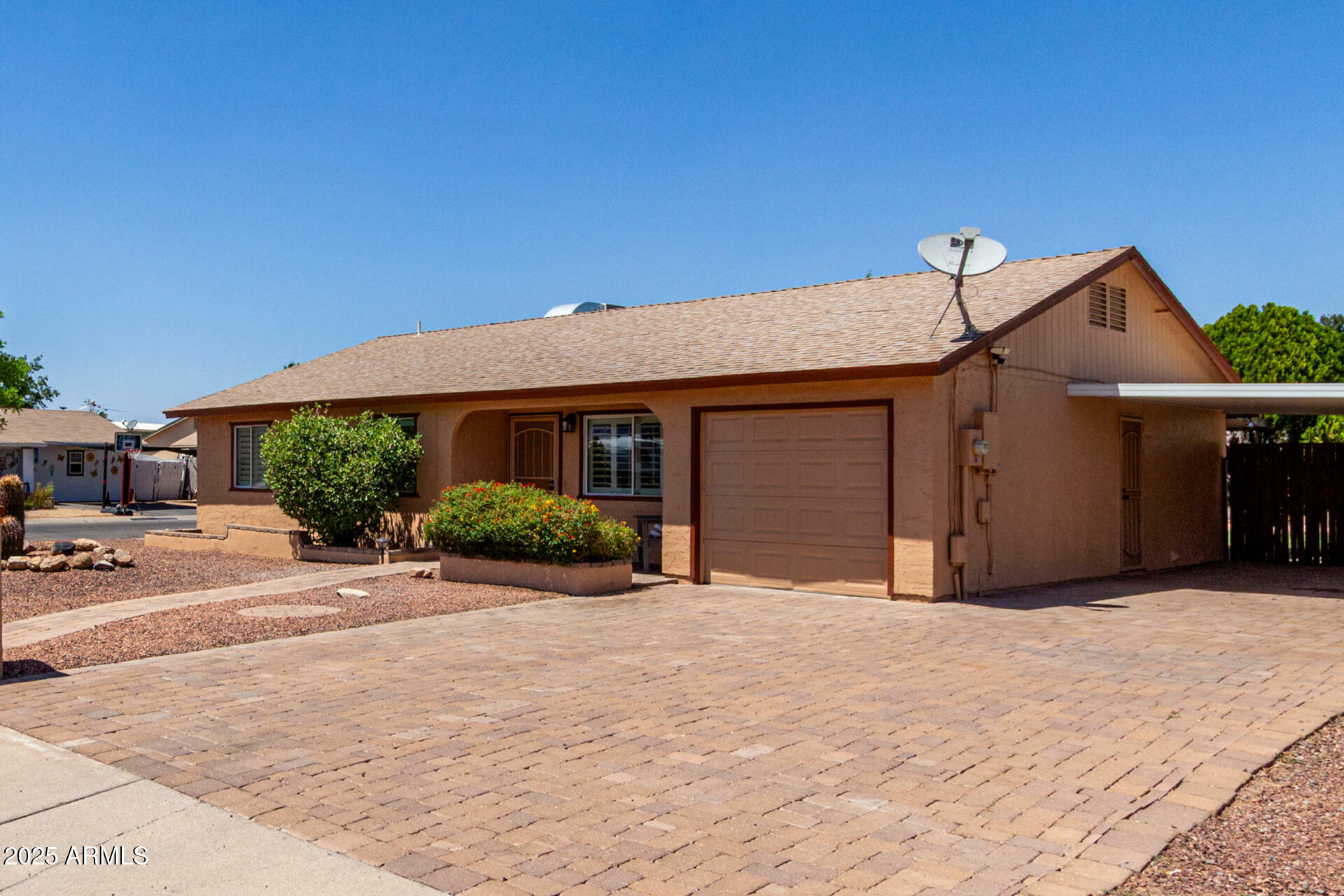 Property Photo: 2302 E Monte Cristo Avenue AZ 85022