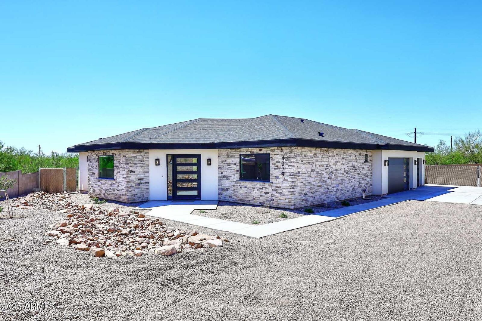 Property Photo:  4079 E Roosevelt Street  AZ 85119 