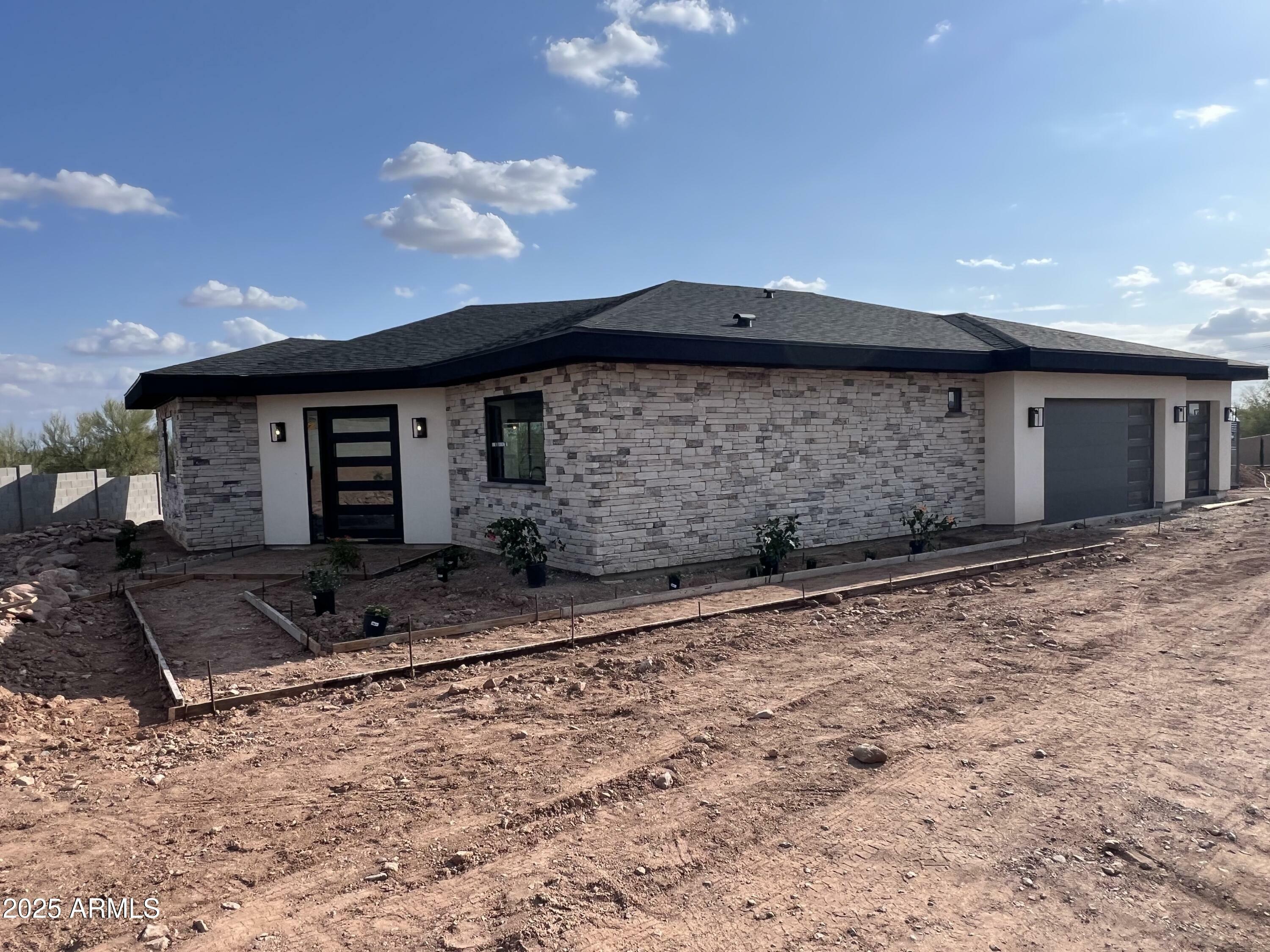 Property Photo: 4079 E Roosevelt Street AZ 85119
