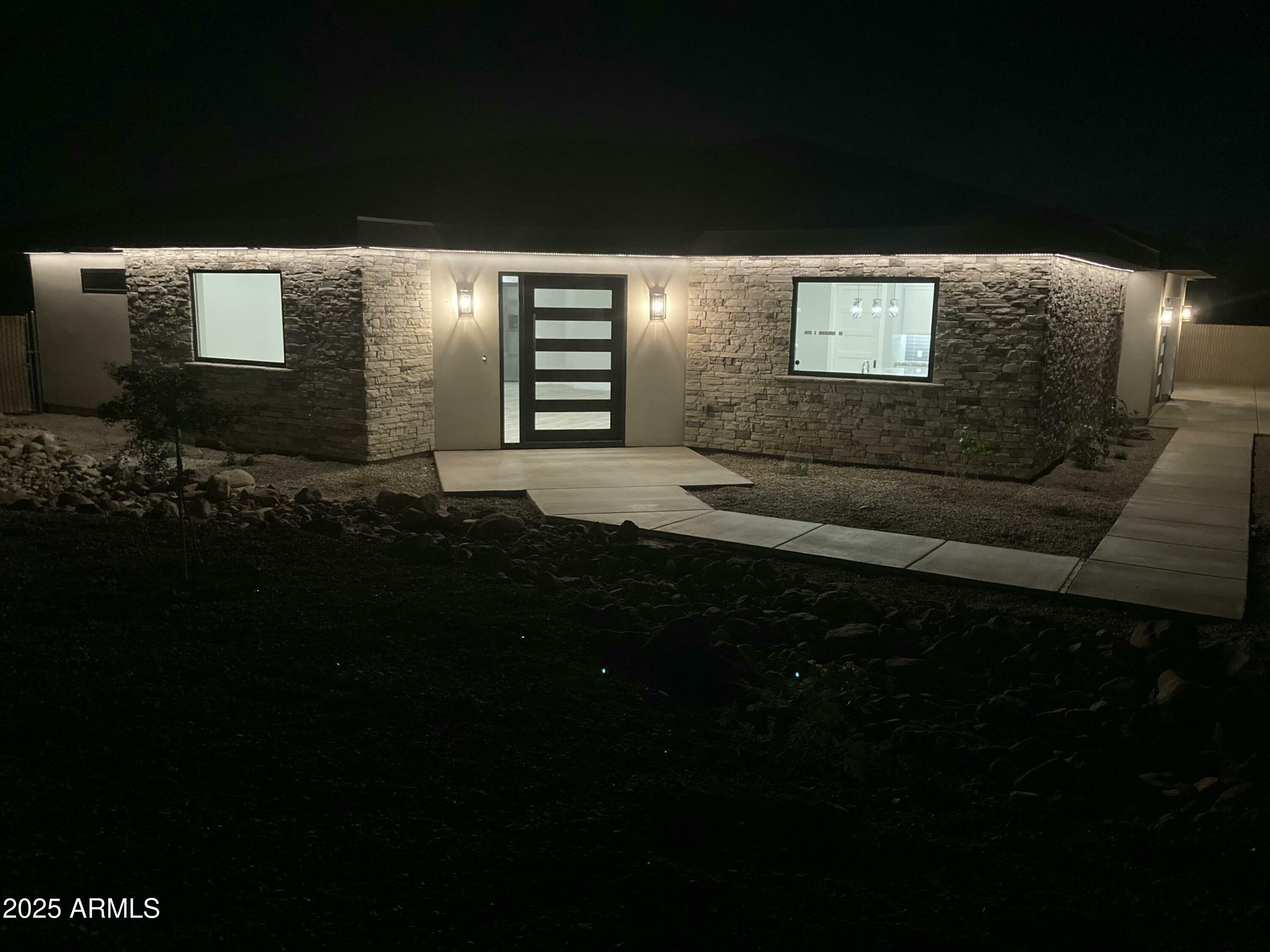 Property Photo: 4079 E Roosevelt Street AZ 85119