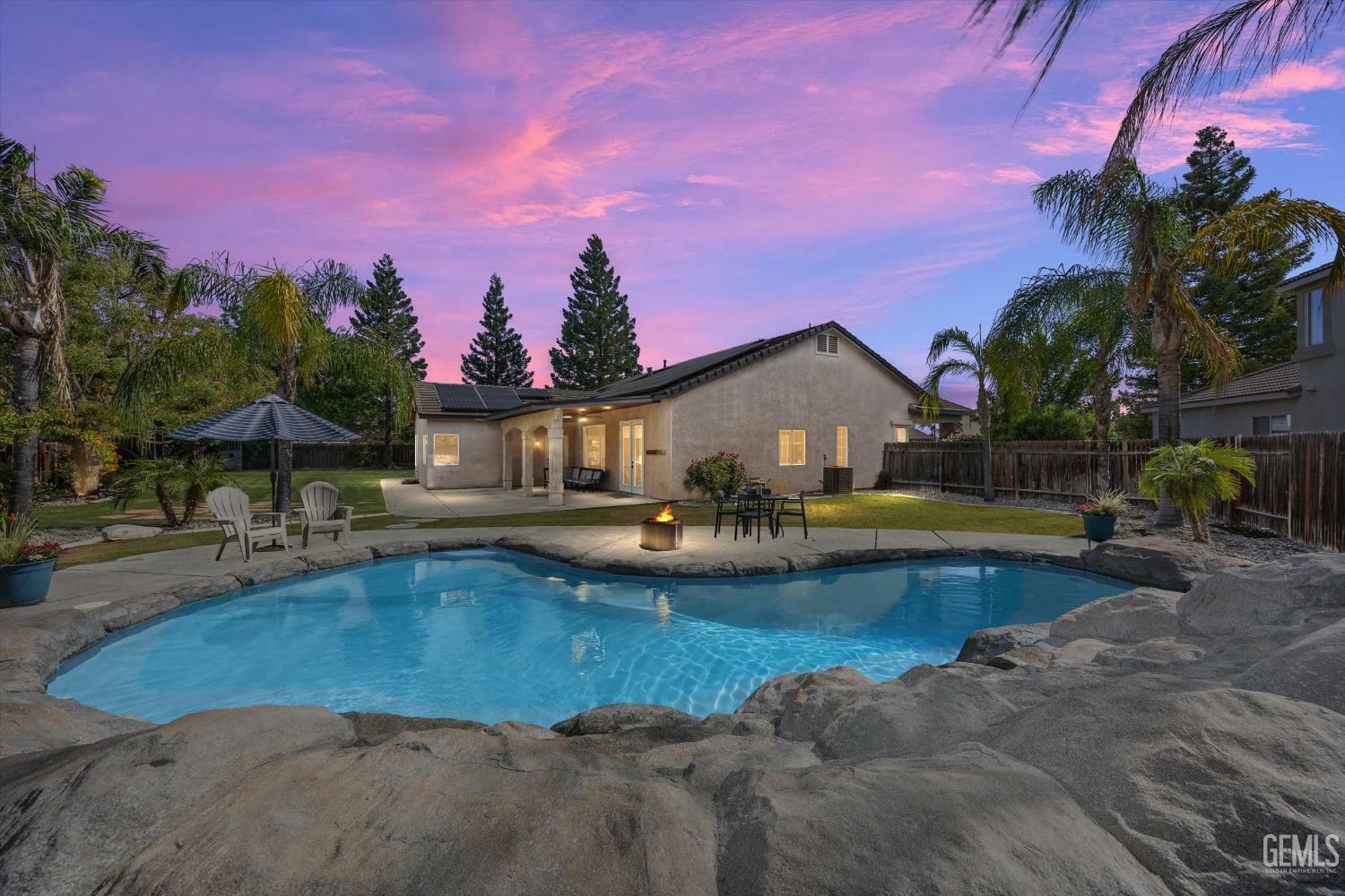 Property Photo: 10404 Rose River Falls Avenue CA 93312