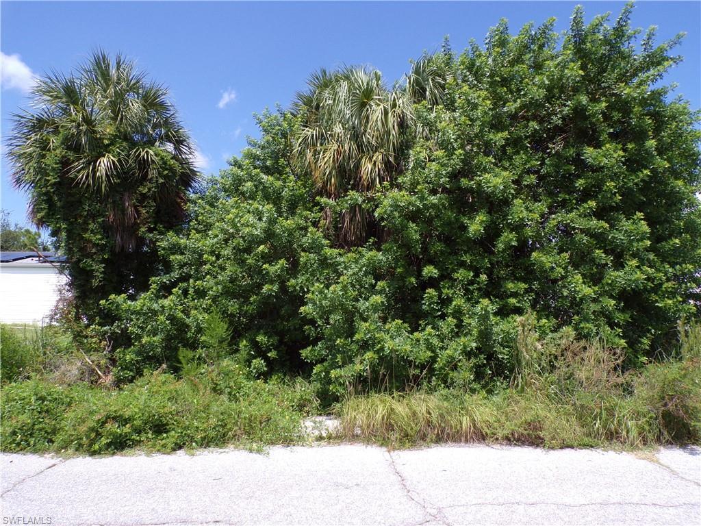 Property Photo: 2423 Sunshine Blvd FL 33950