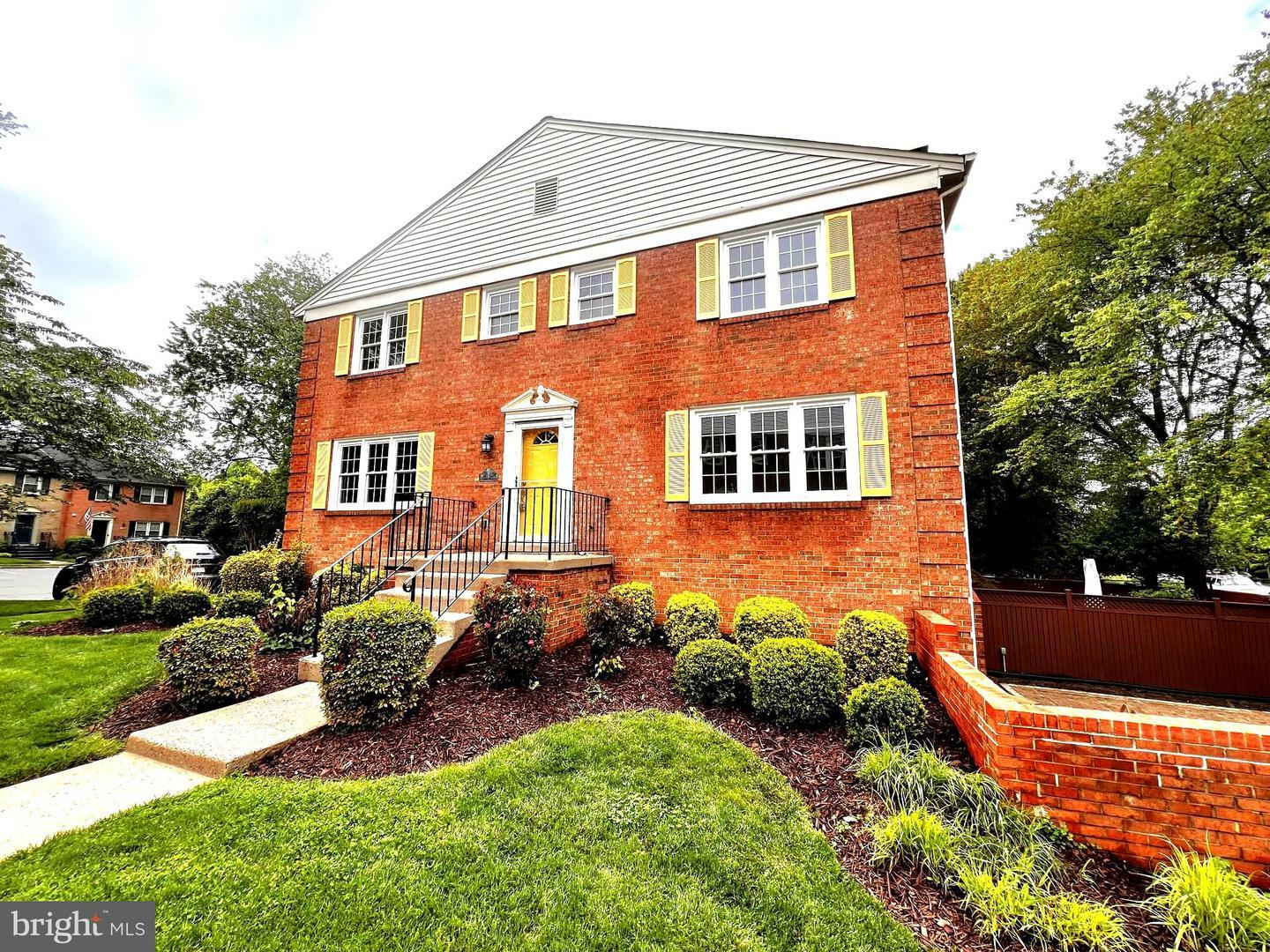 Property Photo: 6572 Flagmaker Court VA 22042