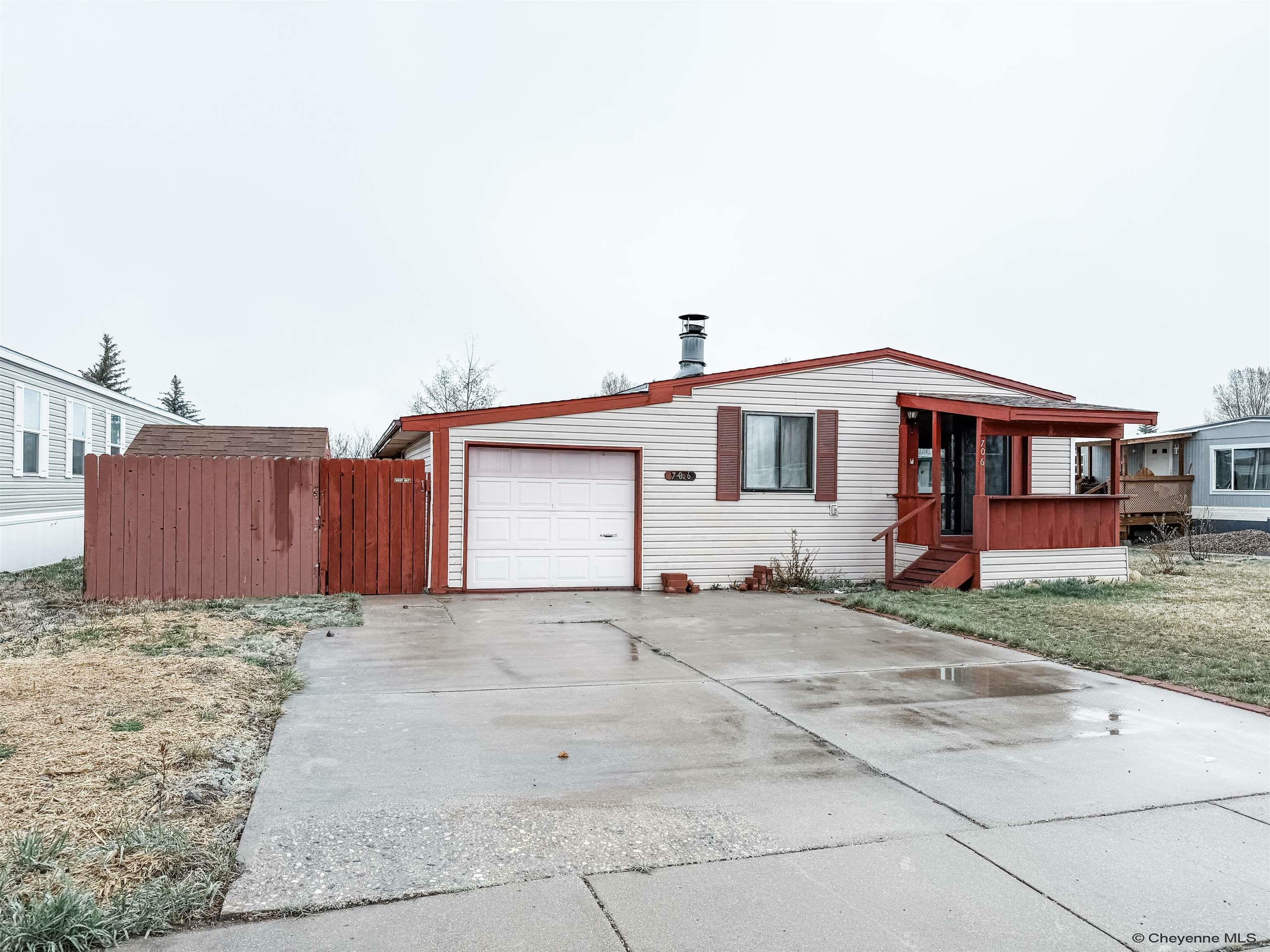 Property Photo: 706 Dallas Rd WY 82001