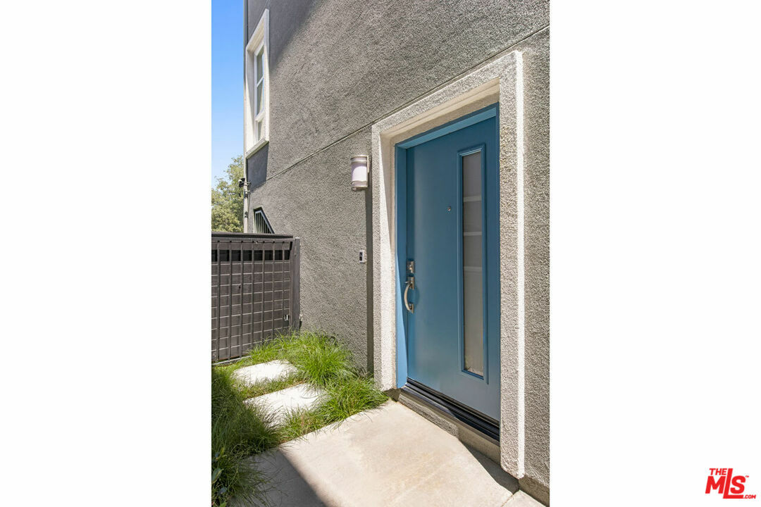 Property Photo: 2700 E Chaucer St CA 90065