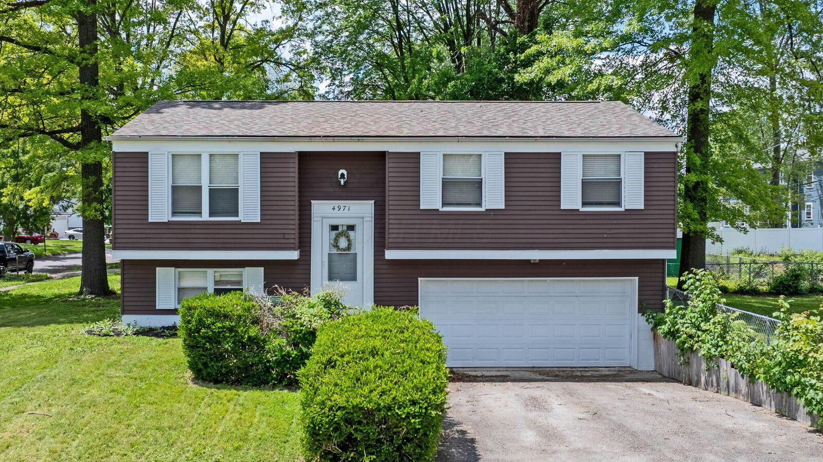 Property Photo: 4971 Beaumont Avenue OH 43229