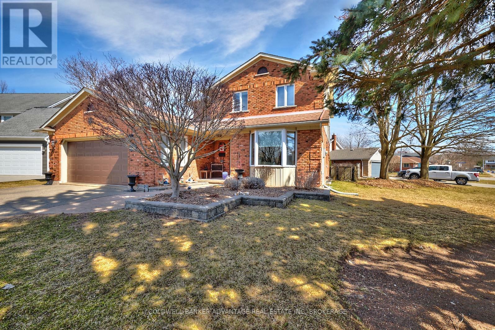 Photo de la propriété: 28 Dixon Crescent ON L3C 6P4