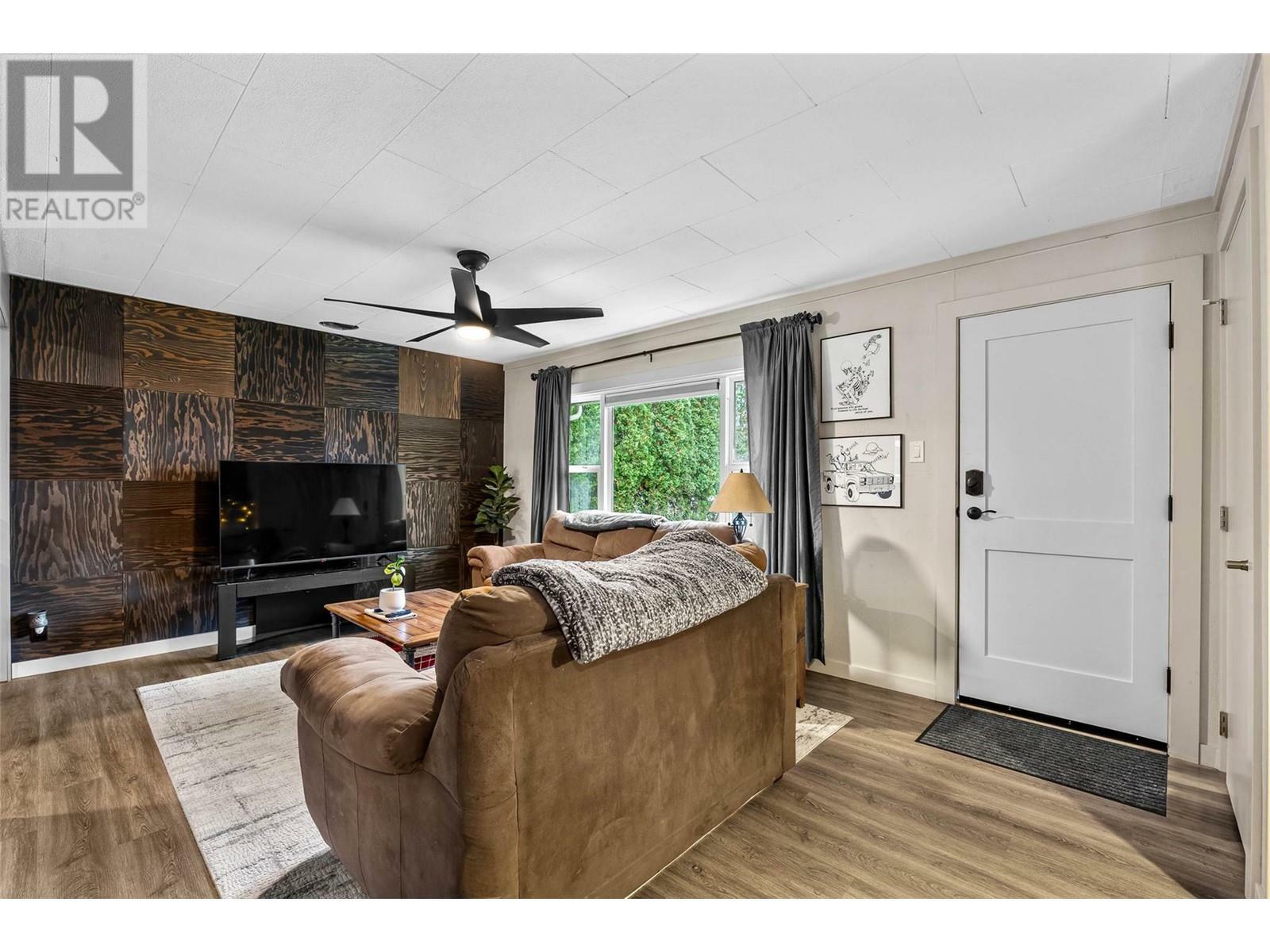 Property Photo: 814 Serle Road BC V2B 6L7