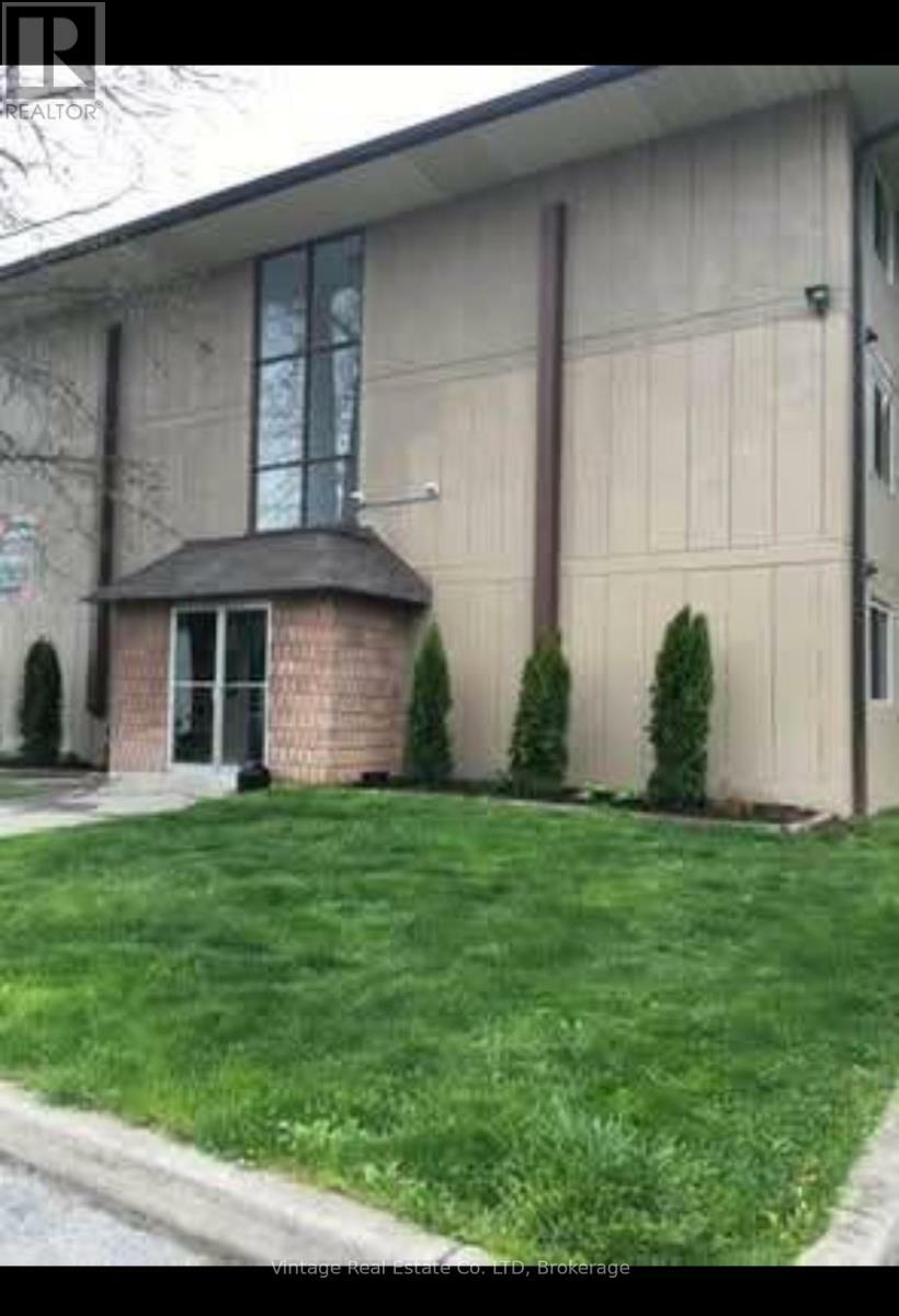Property Photo: 5817 Hennepin Crescent ON L2G 2Z8