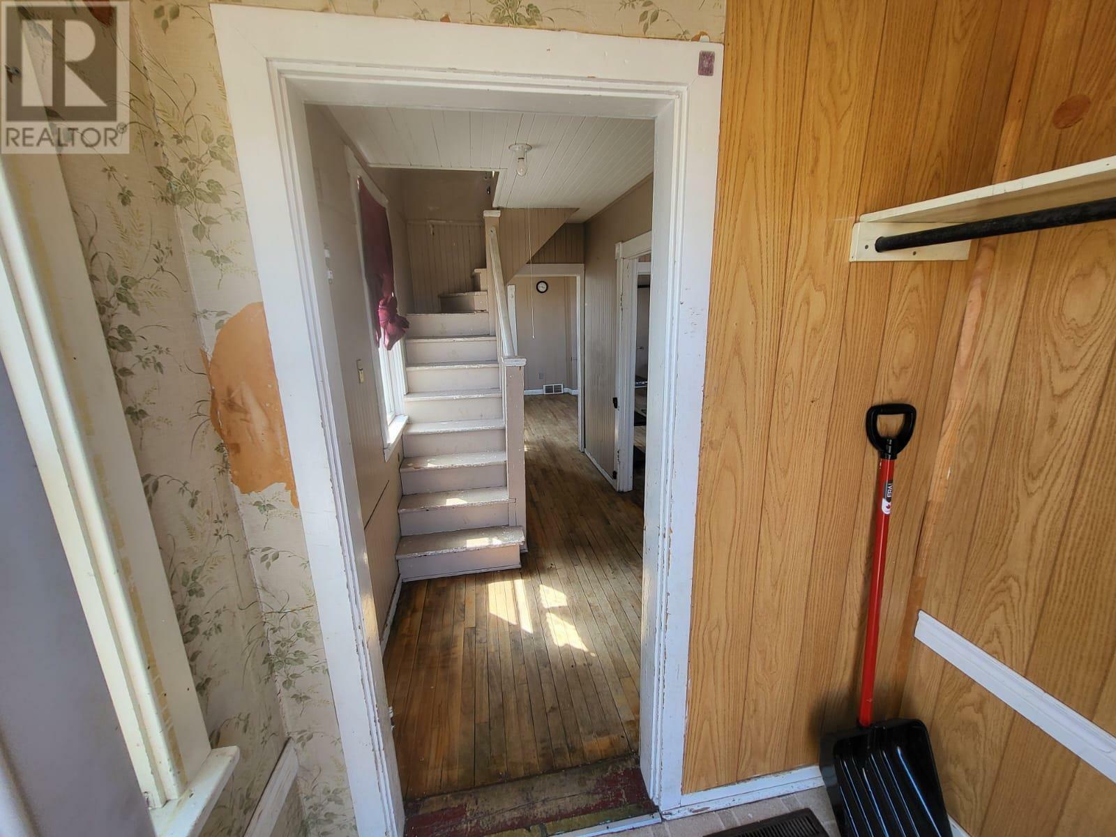 Property Photo: 624 High St S ON P7B 3N2