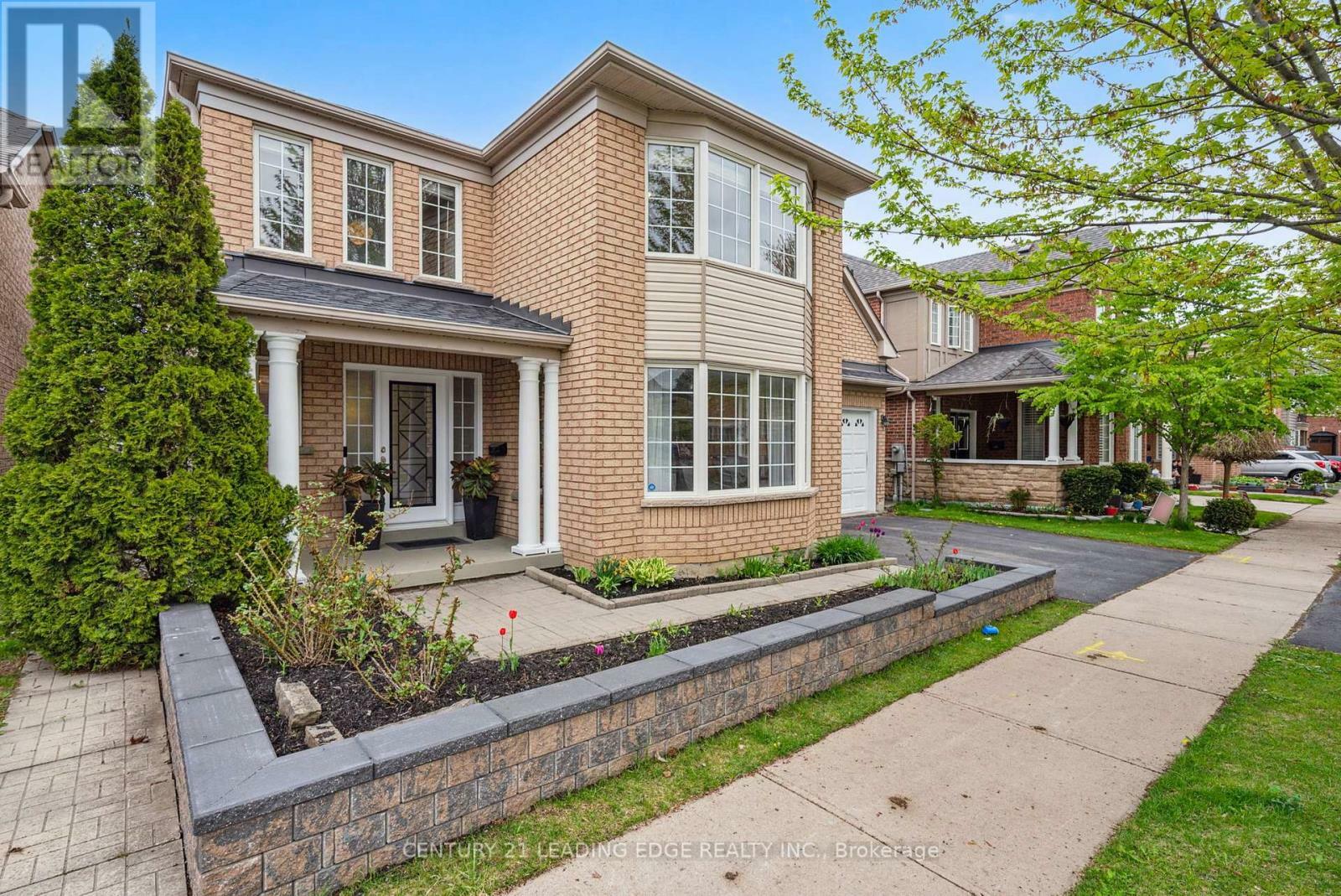 Property Photo: 29 Alden Square ON L1T 4Z2