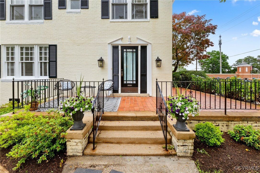 Property Photo: 5900 Grove Avenue VA 23226