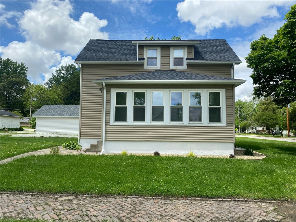 Property Photo: 101 S Sheridan Street IL 62557