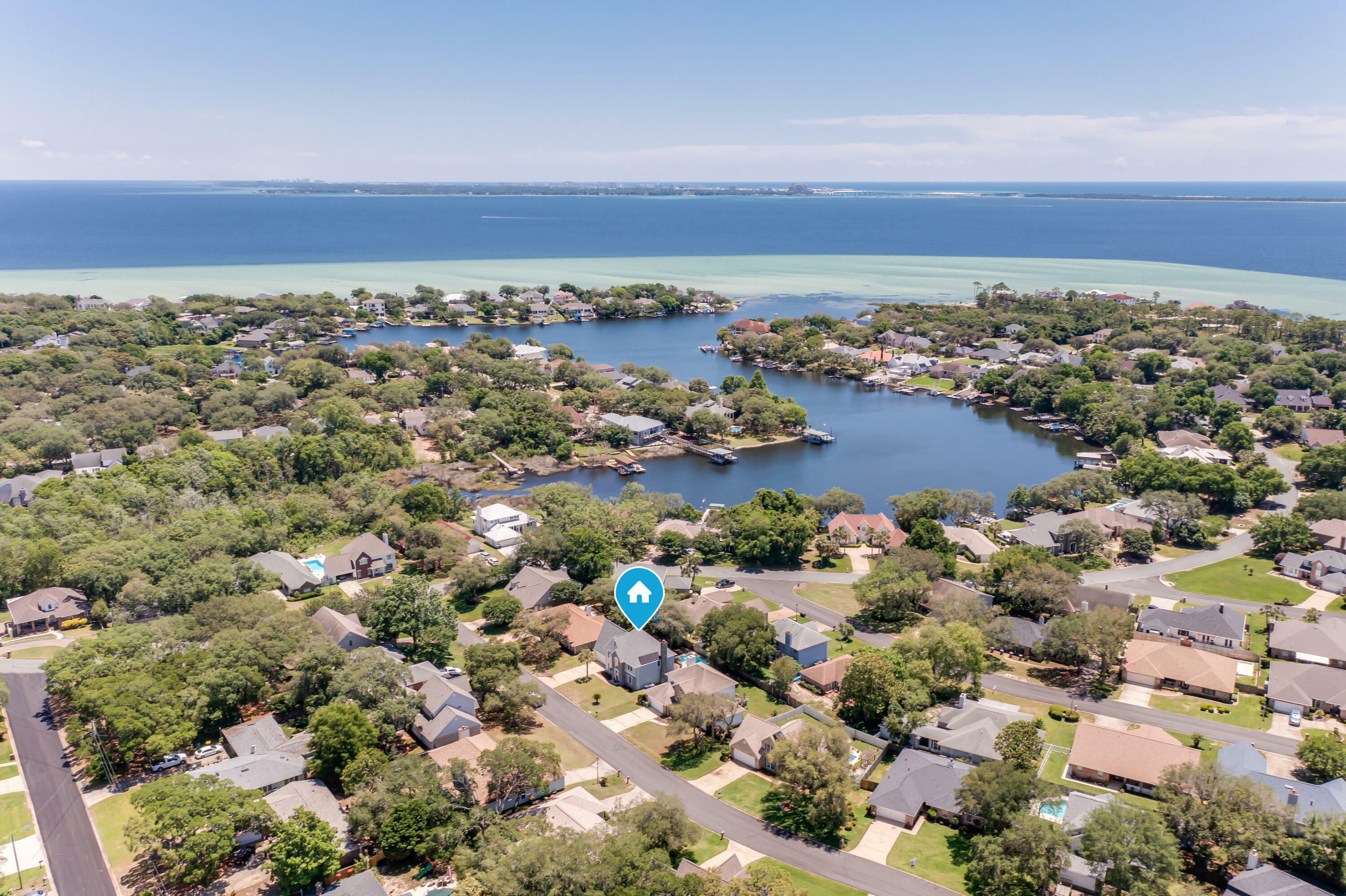 Property Photo: 2812 Arnold Palmer Court FL 32579
