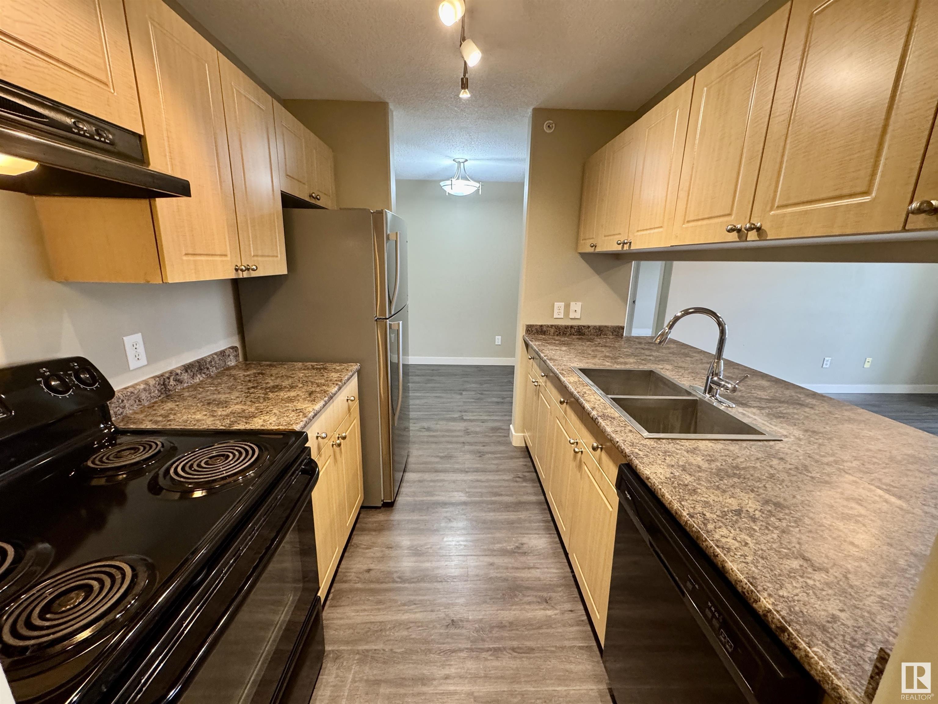 Property Photo: 70 Woodsmere Close 417 AB T8L 4R8