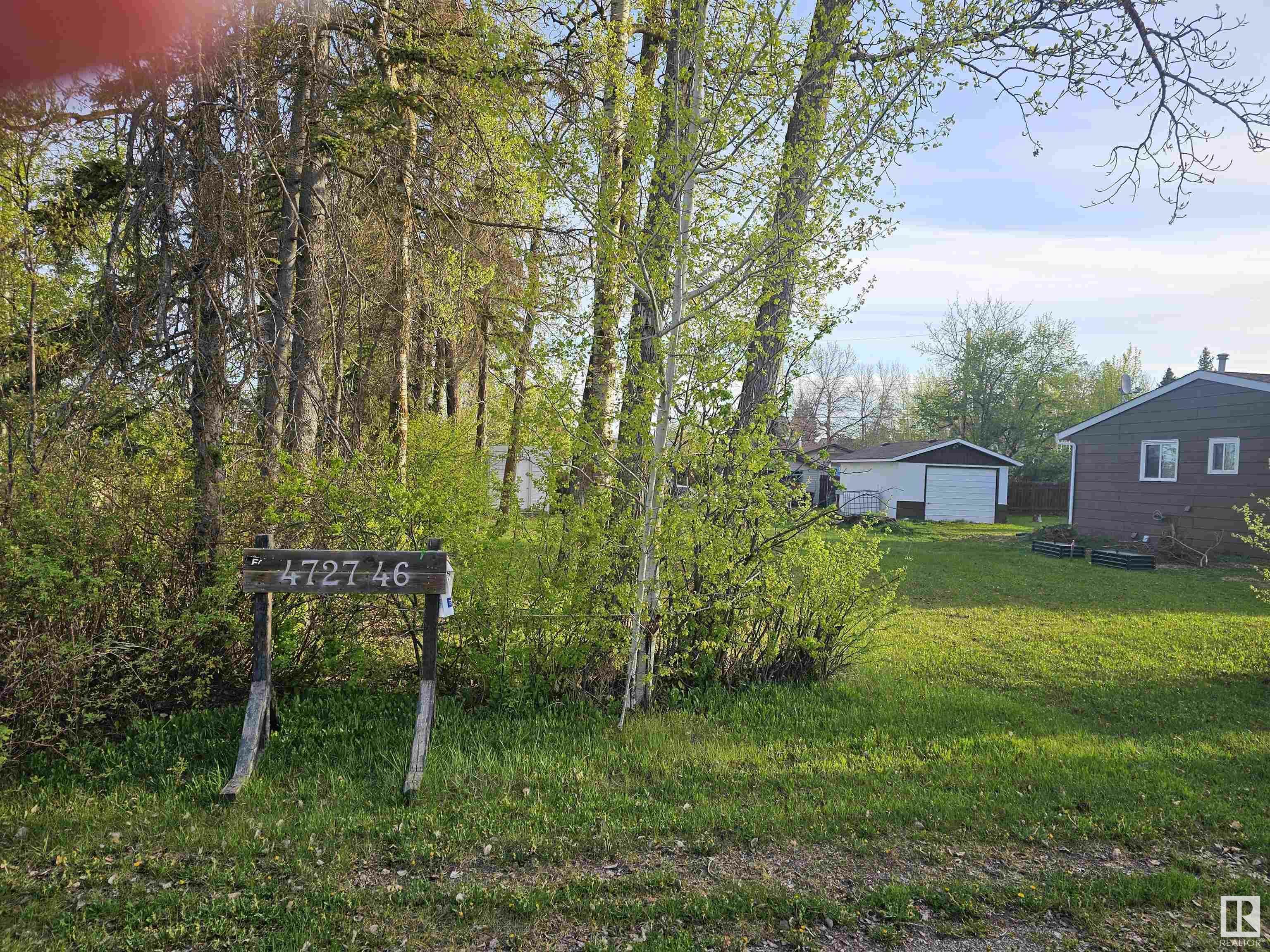 Property Photo:  4727 46 Street  AB T0E 0A0 