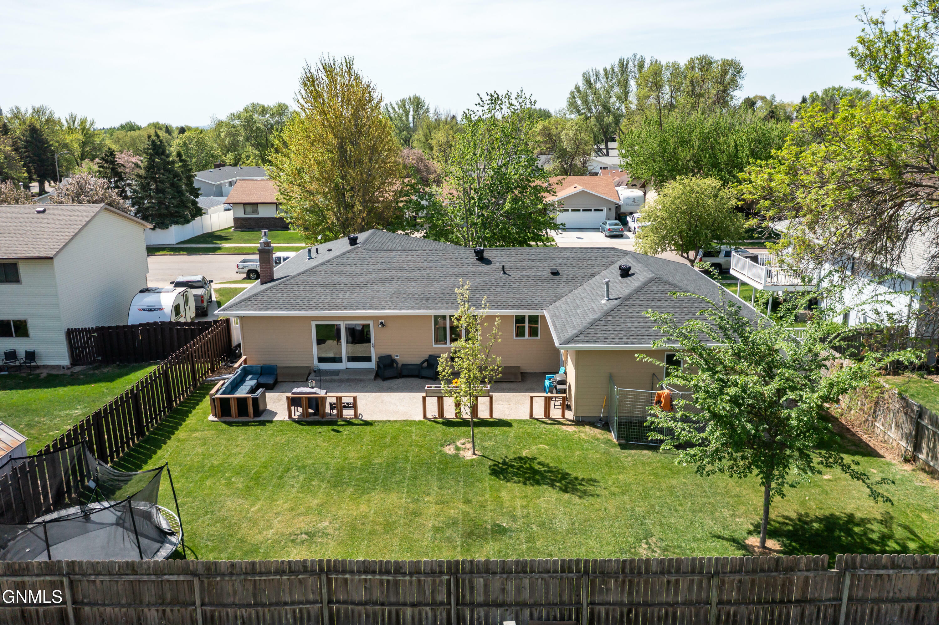 Property Photo: 512 Weatherby Way ND 58503