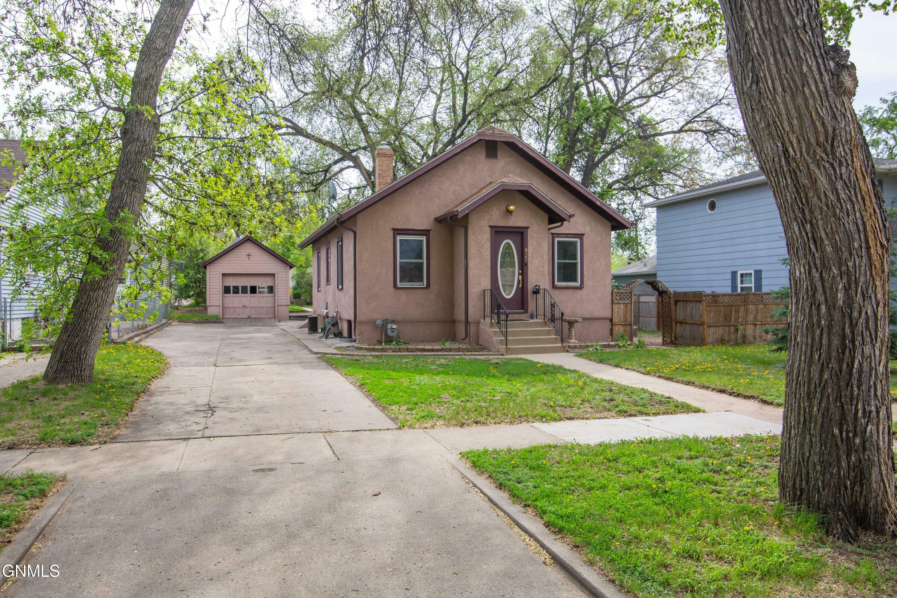 827 13th Street  Bismarck ND 58501 photo