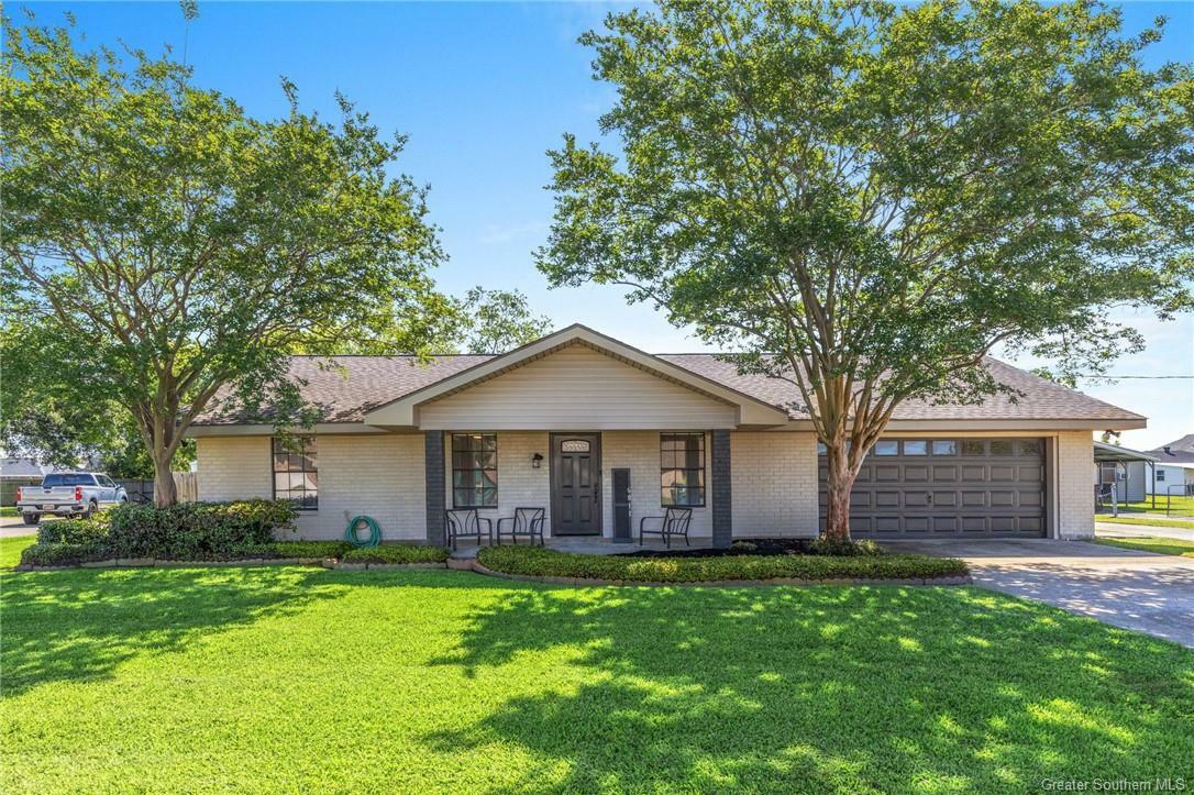 Property Photo: 6811 Sun Meadow Lane LA 70605