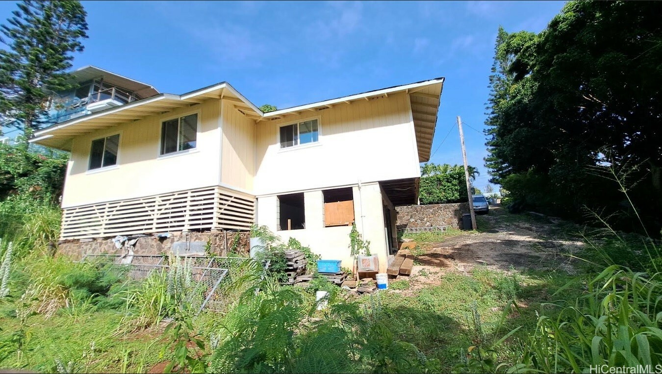 Property Photo: 3904 Maunahilu Place HI 96816