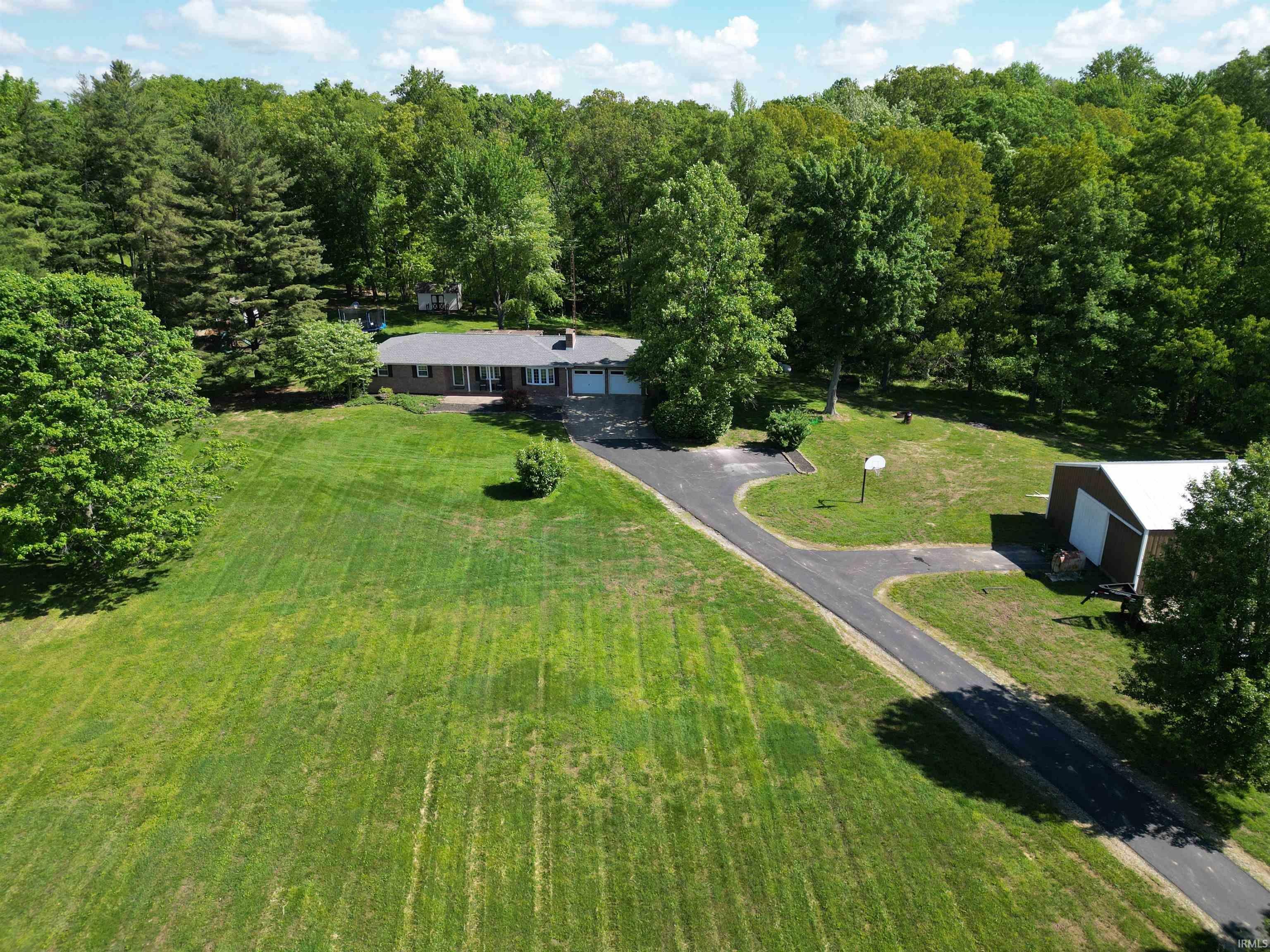 Property Photo: 1887 E Cr 100 S IN 47598