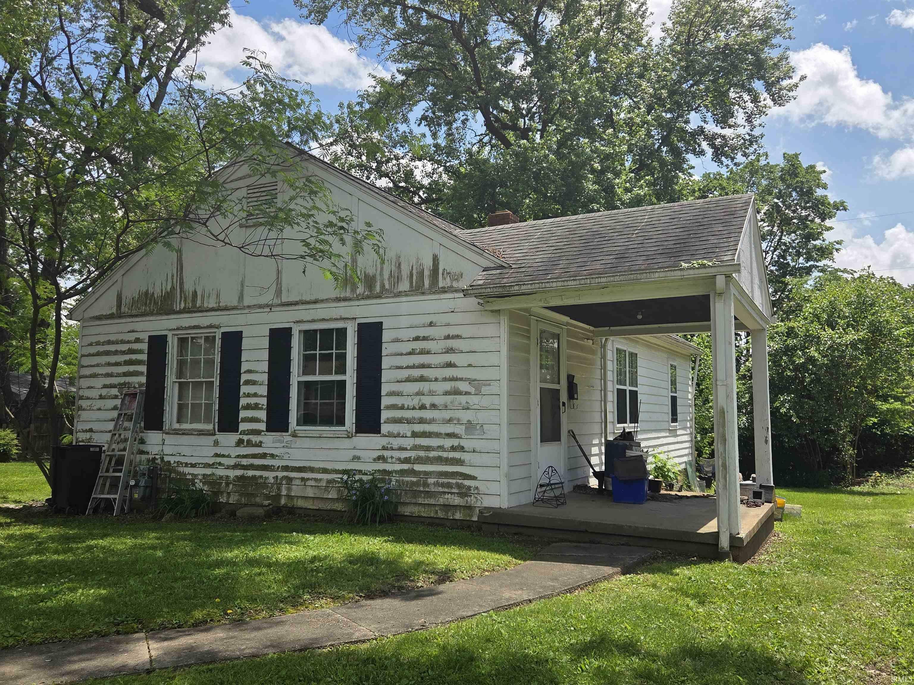 Property Photo: 1133 E Chandler Avenue IN 47714