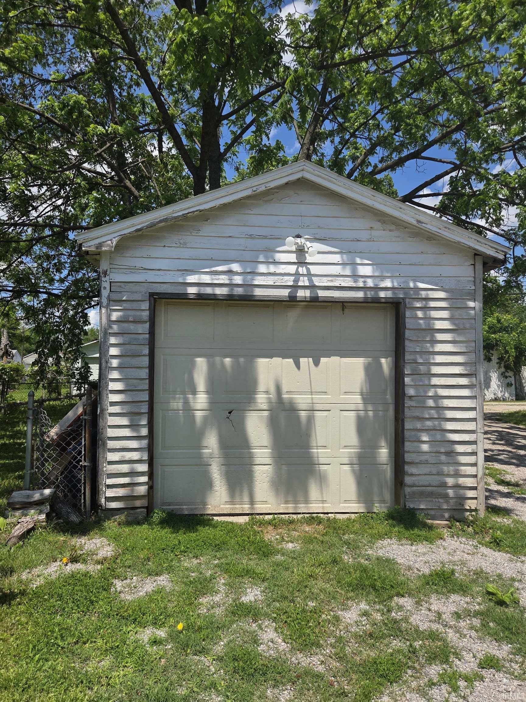 Property Photo: 1632 E Indiana Street IN 47711