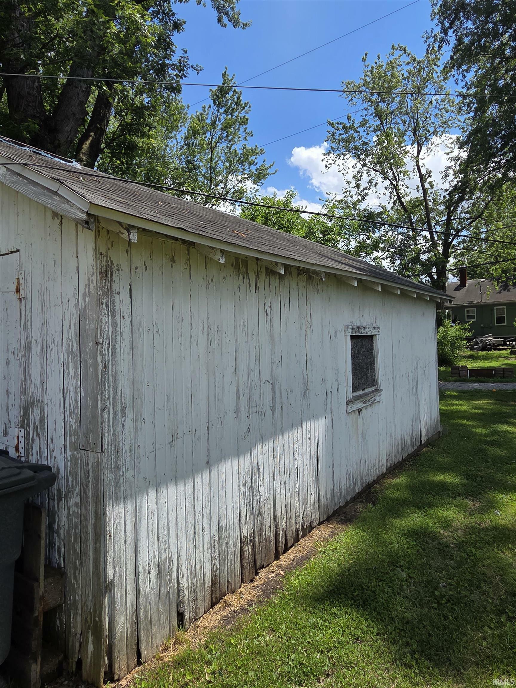 Property Photo: 1117 E Chandler Avenue IN 47714