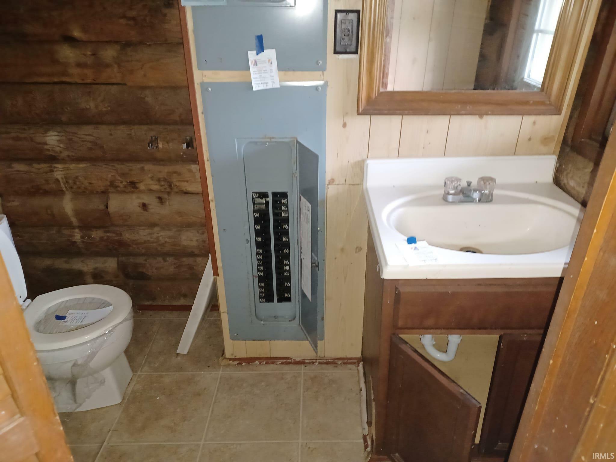 Property Photo: 403 E Poplar Street IN 47648
