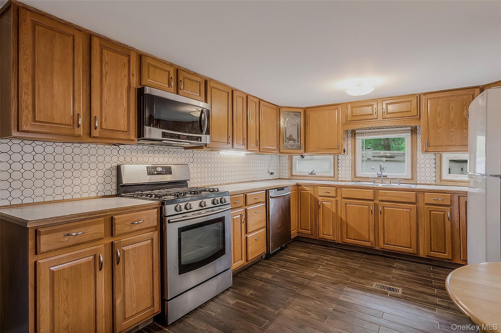 Property Photo:  658-F7 Sound Avenue Avenue  NY 11933 