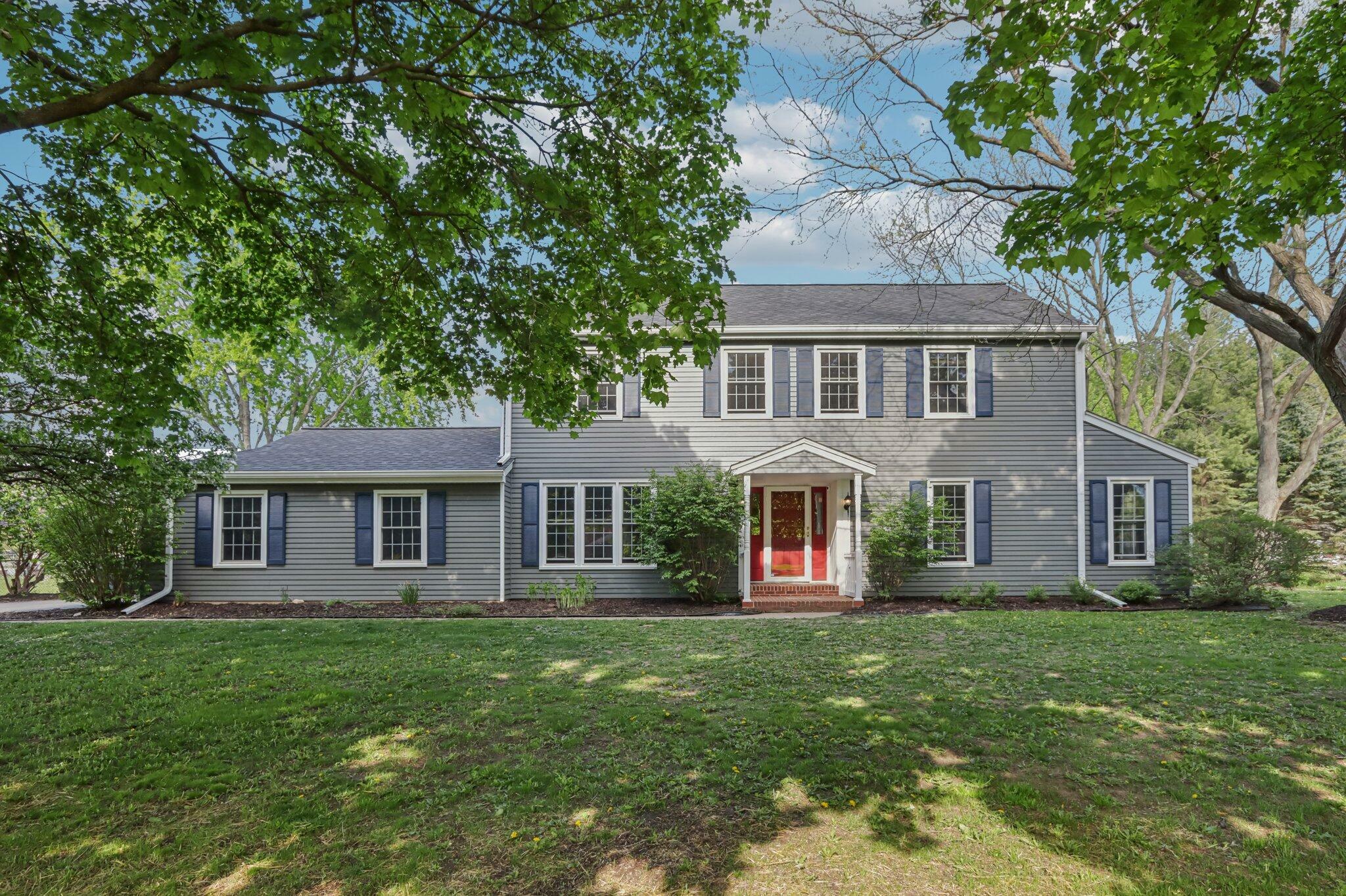 Property Photo: 452 Bron Derw Ct WI 53183