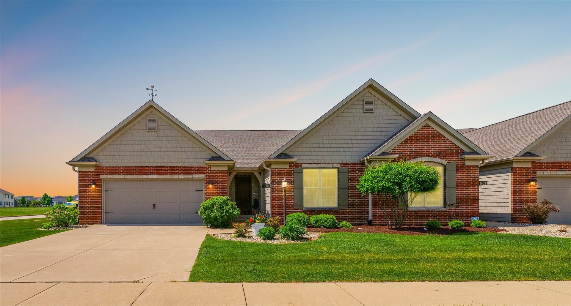 Property Photo:  1601 Congressional Way  IL 61822 