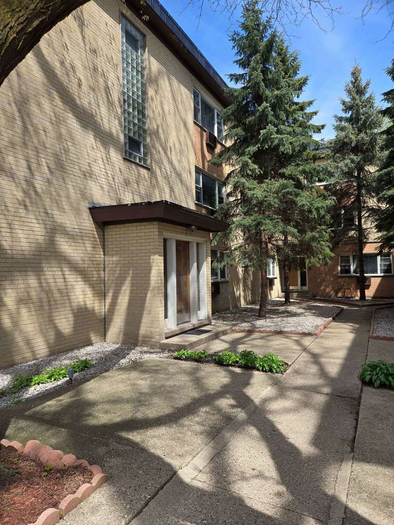 Property Photo: 1714 W Touhy Avenue D1n IL 60626