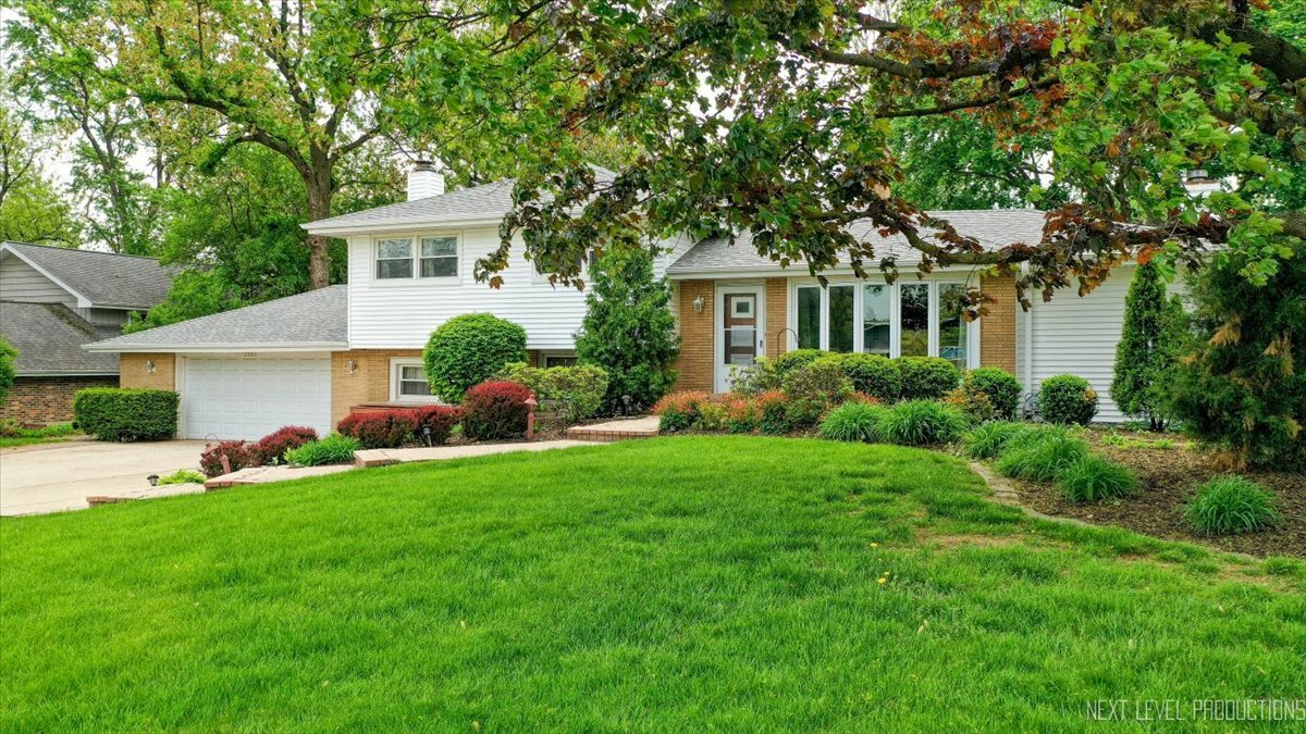 Property Photo: 2663 Southcrest Drive IL 60516