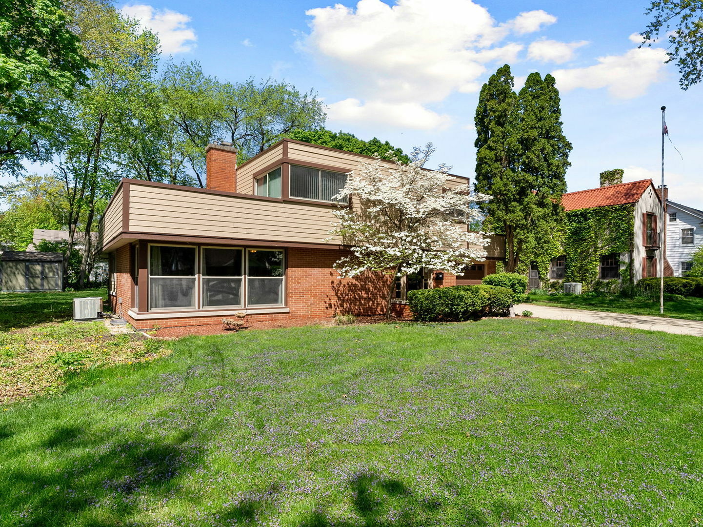 Property Photo: 225 S Gladstone Avenue IL 60506