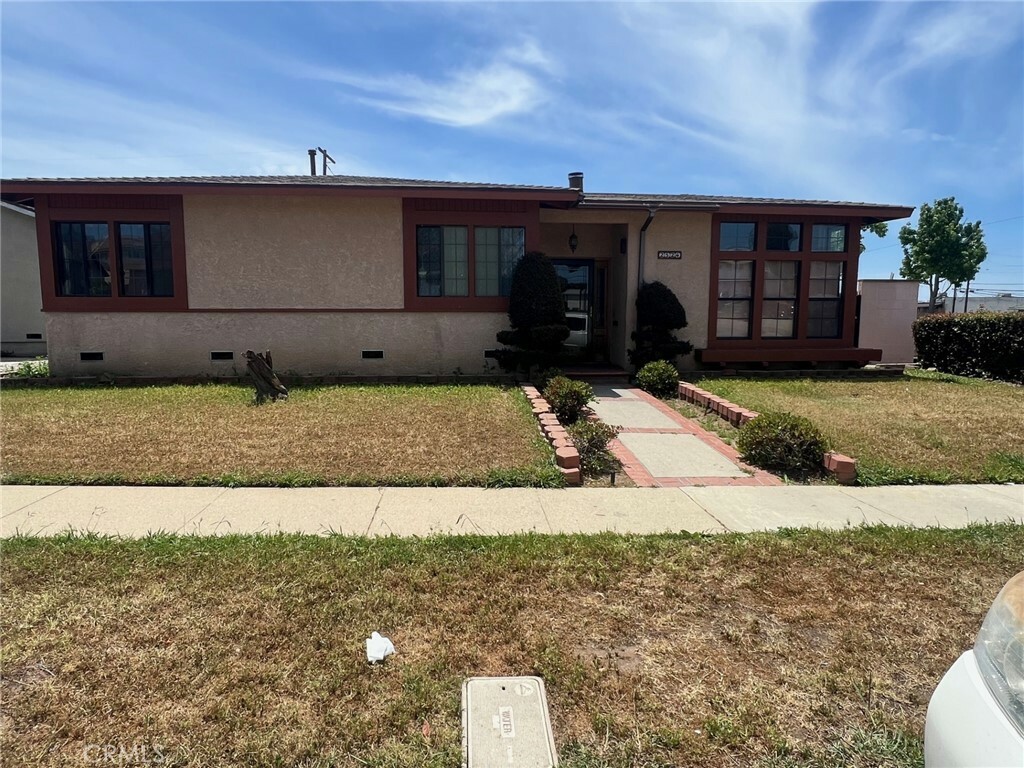 2524 W 115th Street  Hawthorne CA 90250 photo