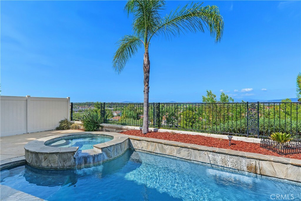 Property Photo: 44886 Camino Veste CA 92592