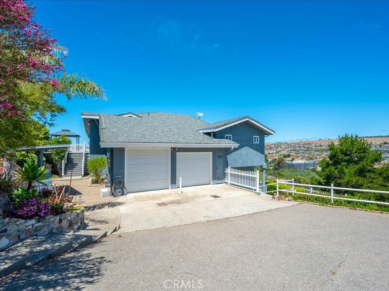 Property Photo: 1039 Ritchie Road CA 93433