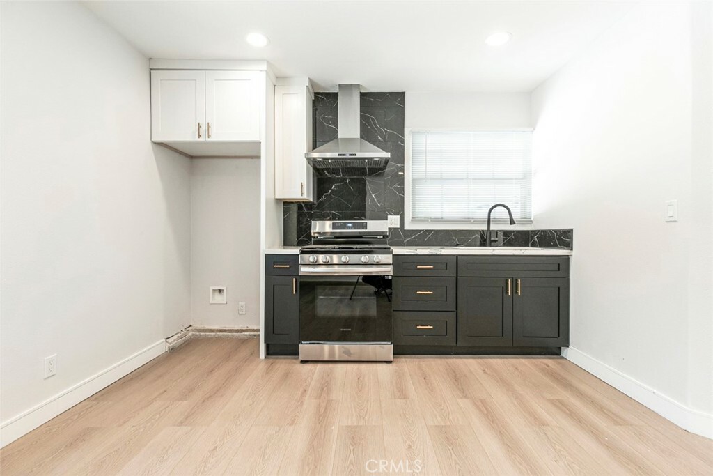 Property Photo:  17648 Raymer Street  CA 91325 