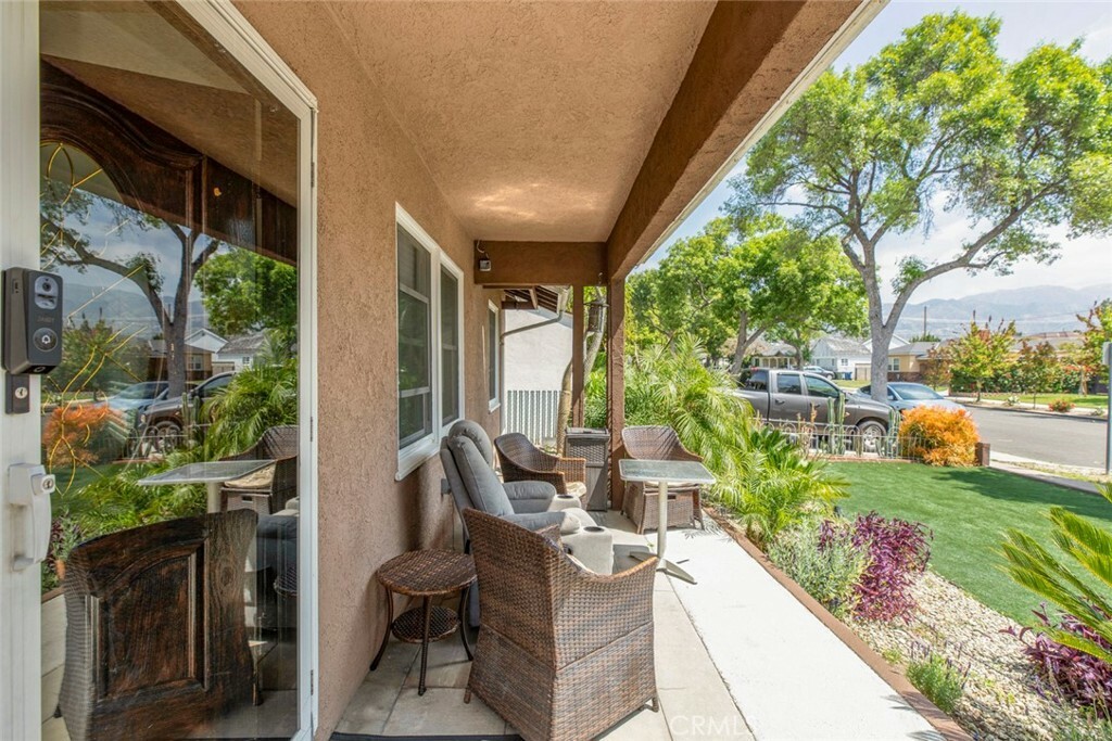 Property Photo: 1821 N Niagara Street CA 91505