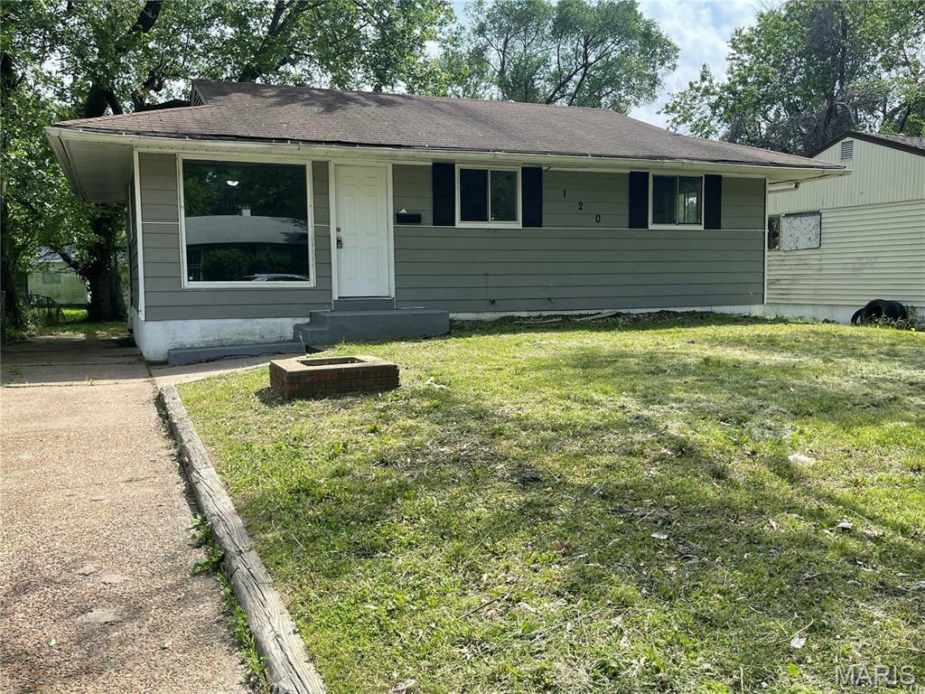 Property Photo: 120 McAlpine Drive MO 63137